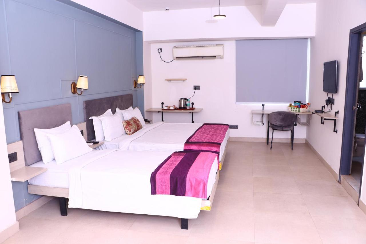 Virohaa Garden Hotel Ghaziabad Zewnętrze zdjęcie