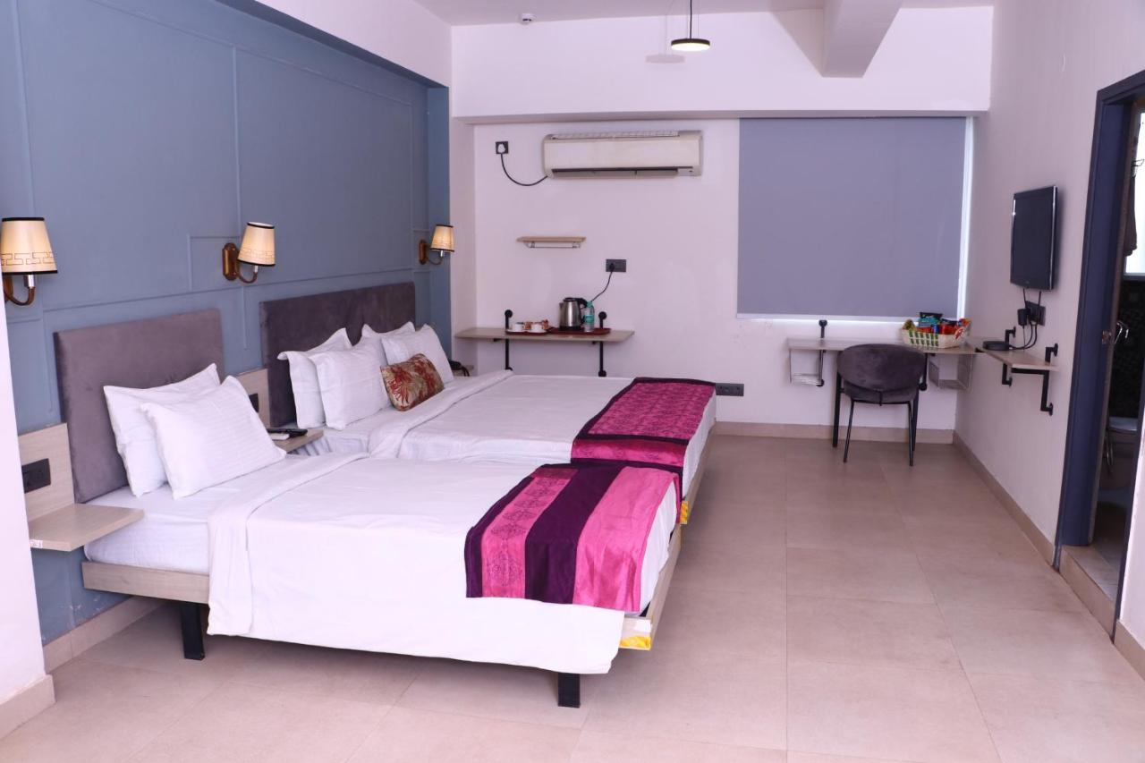 Virohaa Garden Hotel Ghaziabad Zewnętrze zdjęcie
