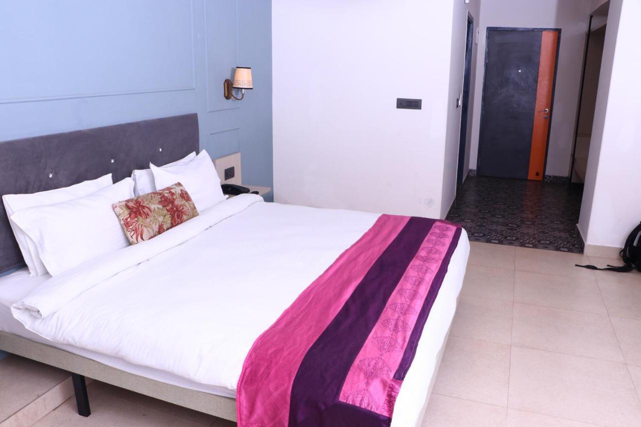 Virohaa Garden Hotel Ghaziabad Zewnętrze zdjęcie