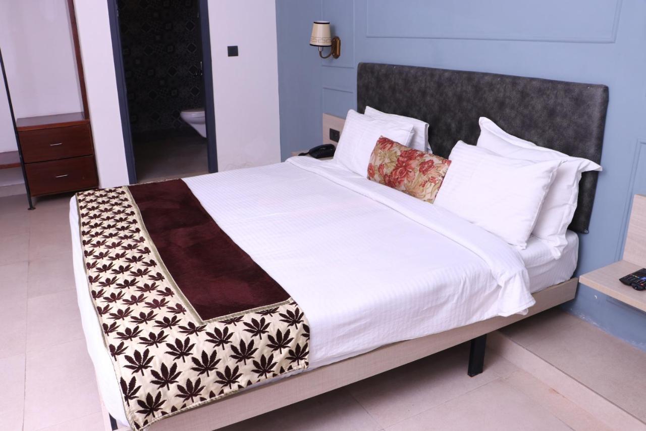 Virohaa Garden Hotel Ghaziabad Zewnętrze zdjęcie