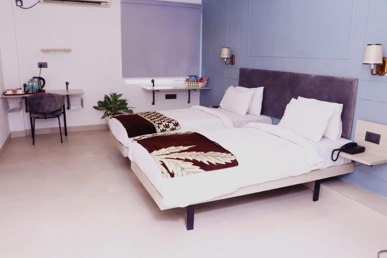 Virohaa Garden Hotel Ghaziabad Zewnętrze zdjęcie