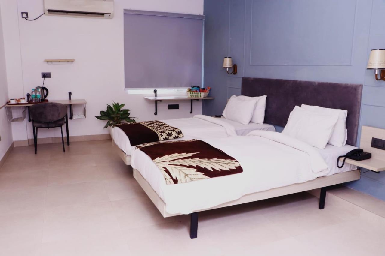 Virohaa Garden Hotel Ghaziabad Zewnętrze zdjęcie