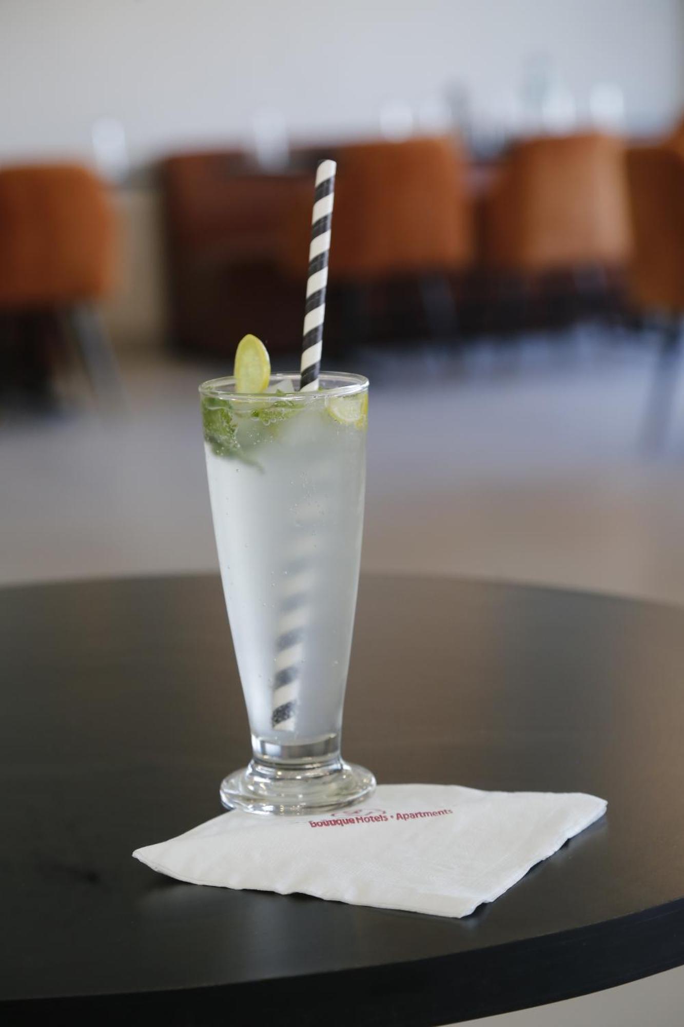 Virohaa Garden Hotel Ghaziabad Zewnętrze zdjęcie