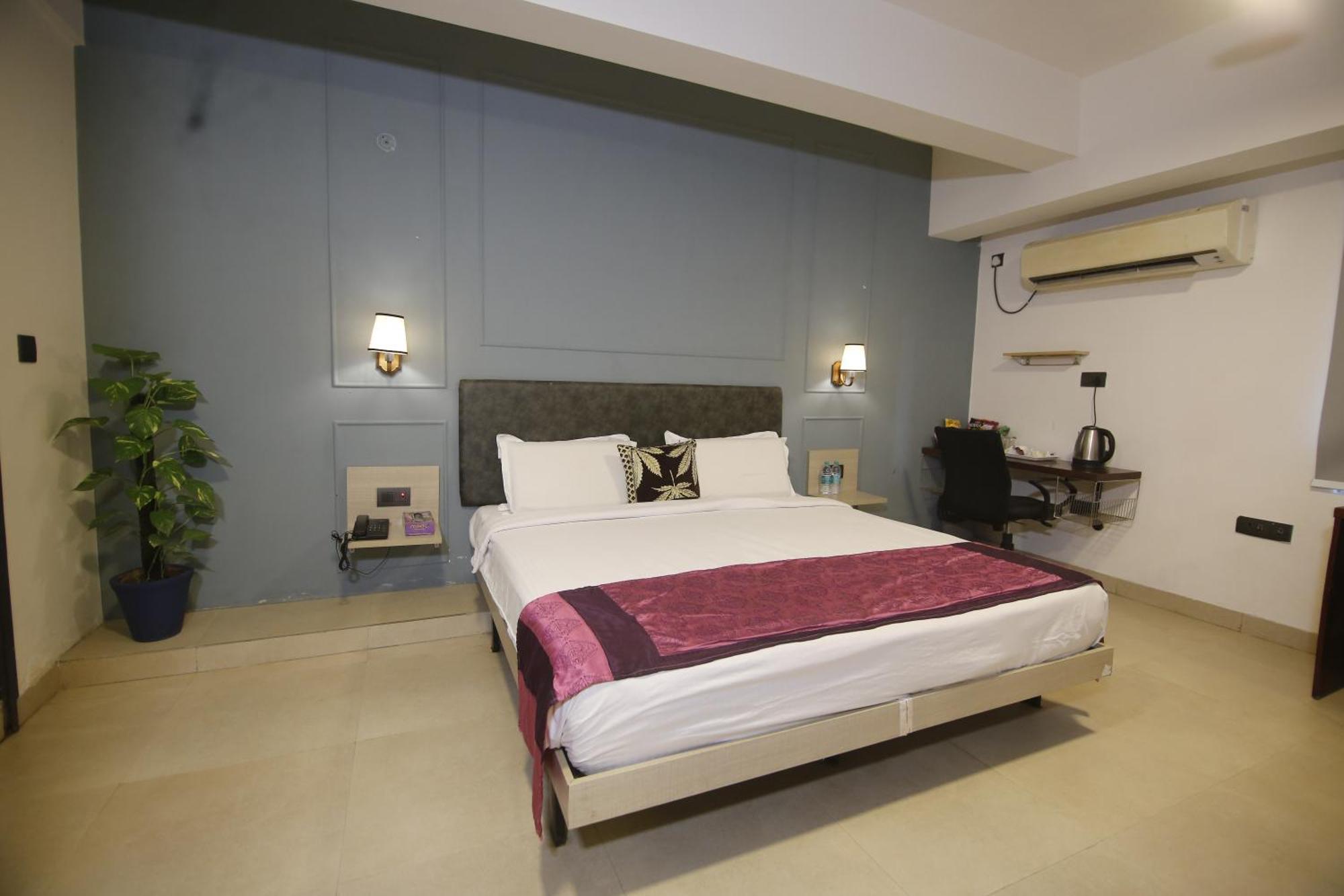 Virohaa Garden Hotel Ghaziabad Zewnętrze zdjęcie